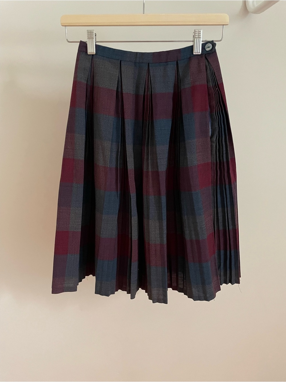 Pleated Plaid Midi Skirt in Burgundy and Navy